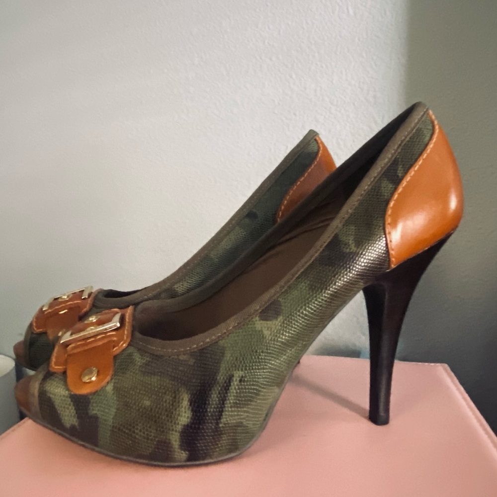 🆕New Gianni Bini Gorgeous Camouflage Heels!!! Never worn except on carpet.